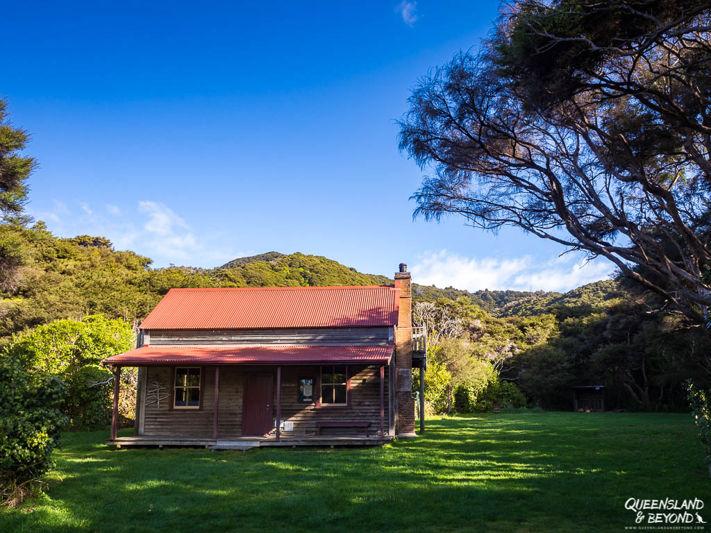 Whariwharangi Hut, Abel Tasman Coast Track